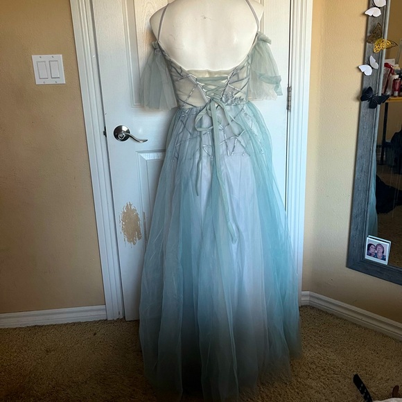 Prom dress - Picture 2 of 5